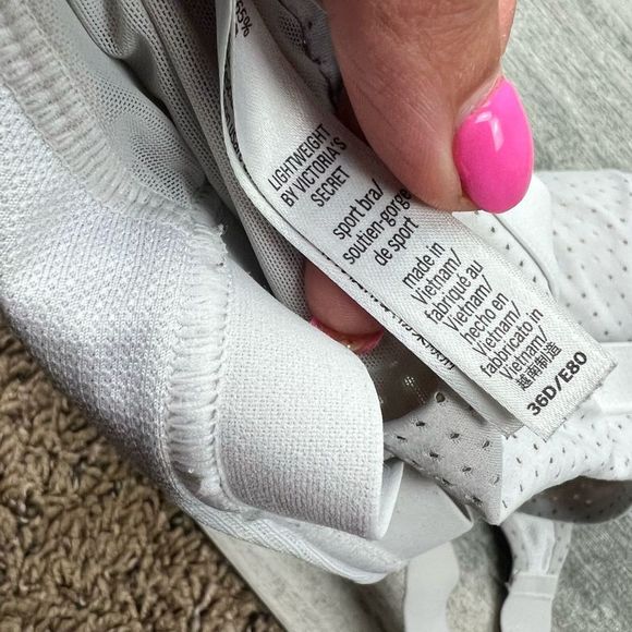 Victoria’s Secret sports bra mess - Picture 7 of 7